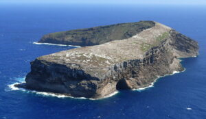 how many islands are part of the hawaiian islands