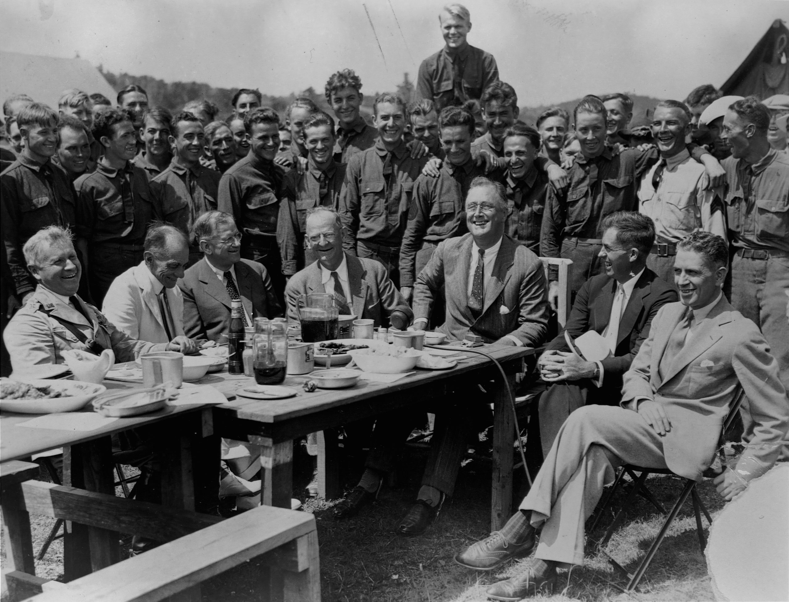 how many men worked in the civilian conservation corps in 1933