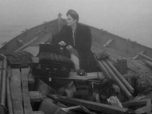 how many people were in the lifeboat in the movie lifeboat 1943