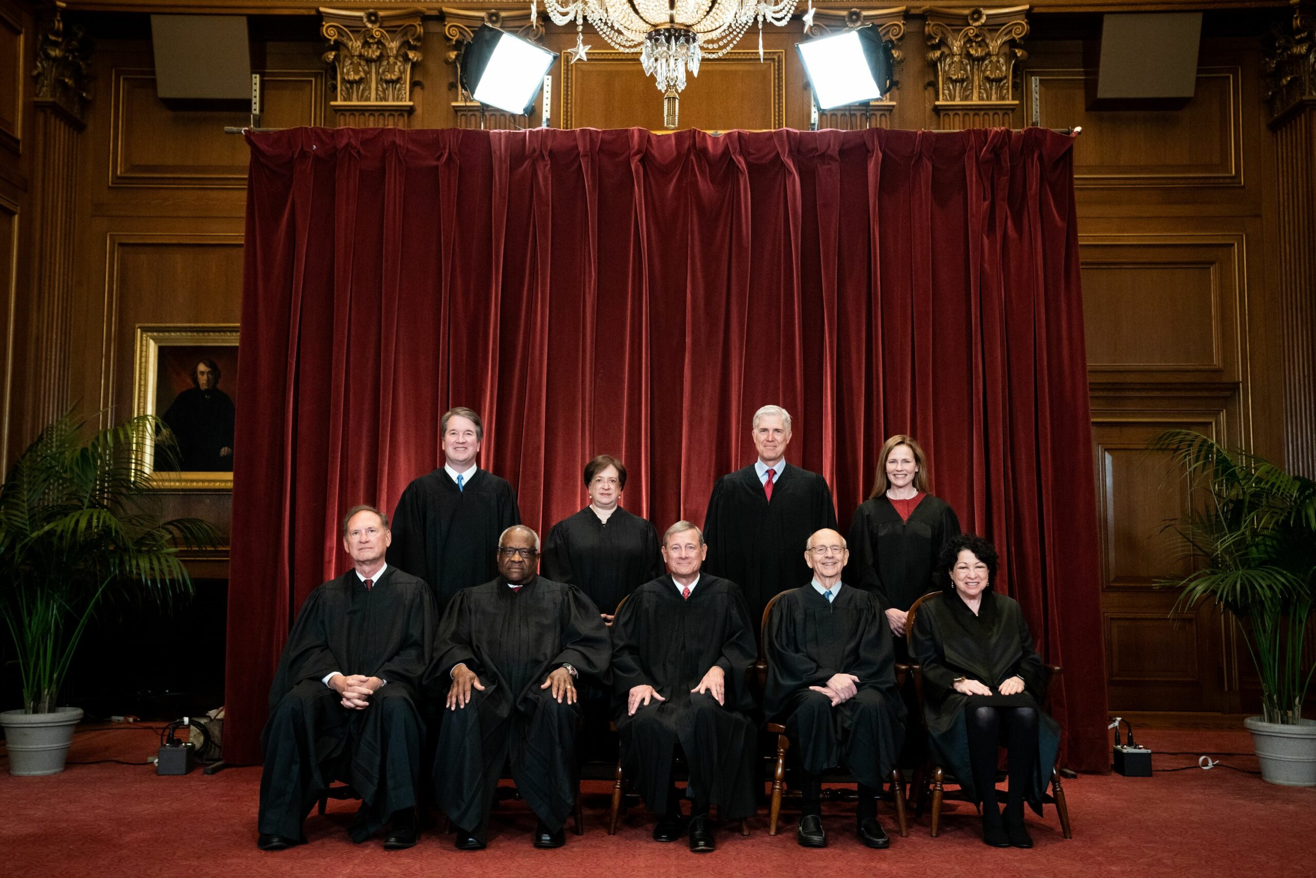 what is the number of supreme court justices specified in the u s constitution
