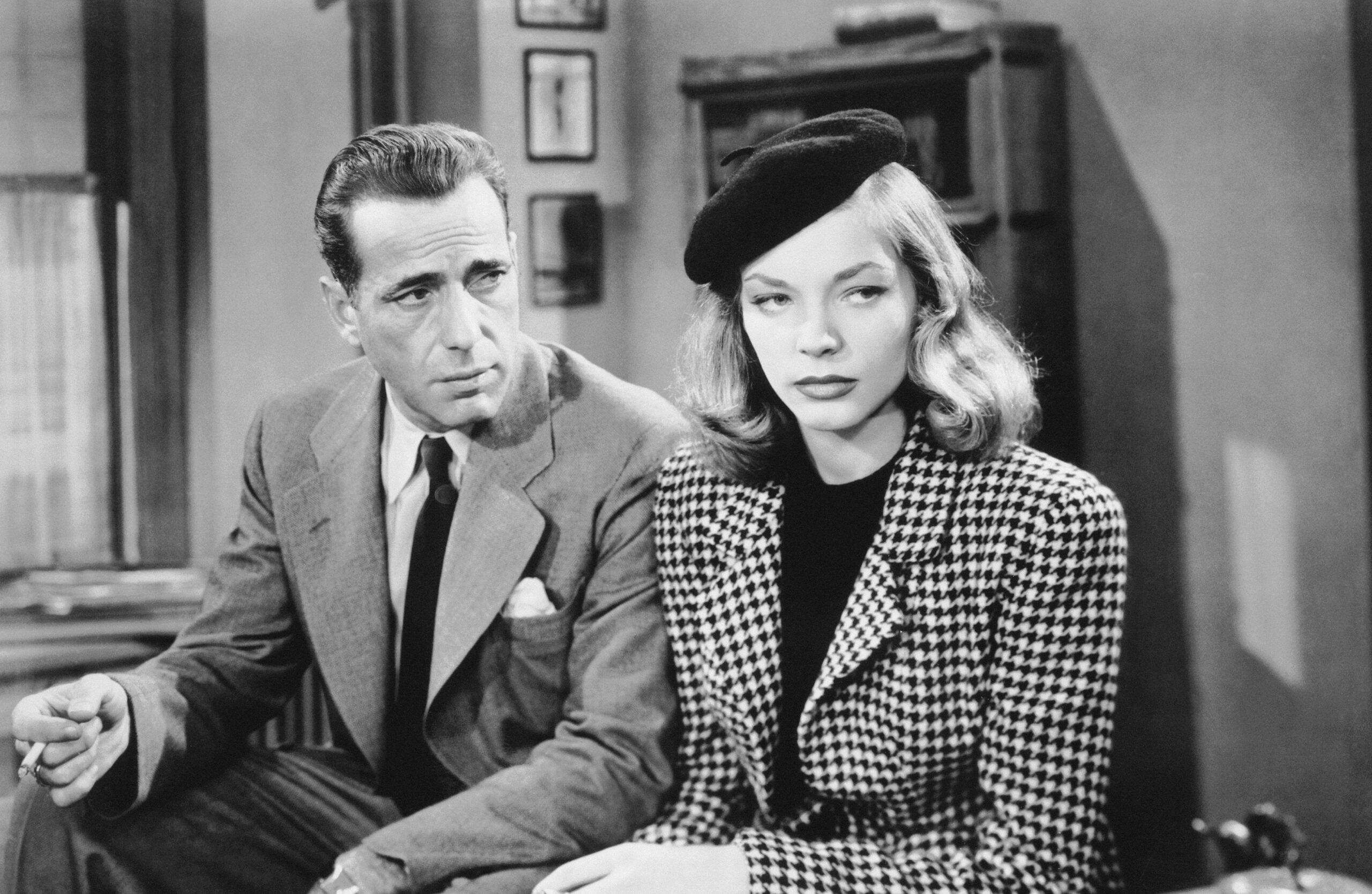 who plays the bookstore owner with whom philip marlowe humphrey bogart has a passing encounter in the big sleep 1946