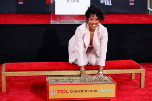 who was the first hollywood star to place their footprints at graumans chinese theatre